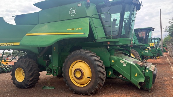 Colheitadeira John Deere 9670 STS   ano 2011