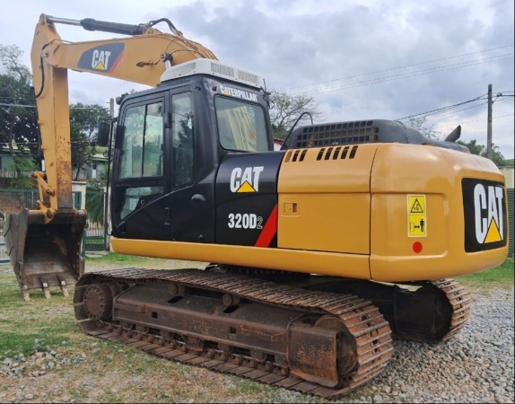 Mini Escavadeira Caterpillar 320D2 ano 2013