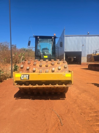 Rolo Compactador Caterpillar CS54B ano 2020