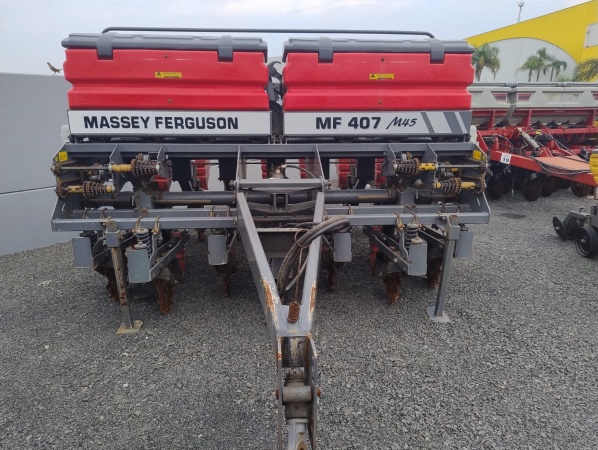 Plantadeira Massey Ferguson MF 407 ano 2013