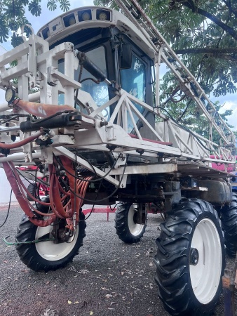 Pulverizador Autopropelido ServSpray  3000 L ano 2003