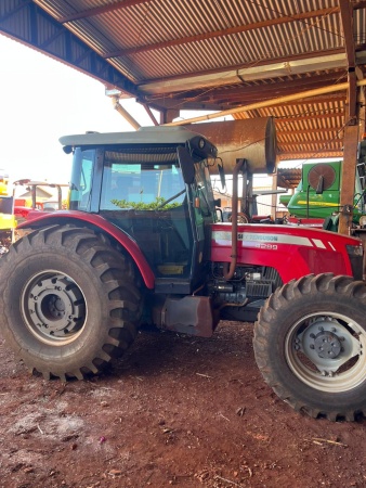 Trator Massey Ferguson 4299 ano 2015