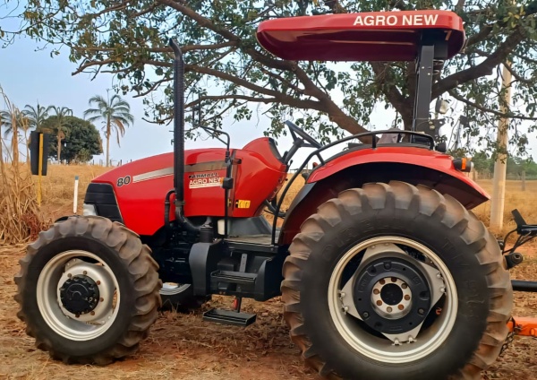 Trator Case Farmall 80 ano 2010