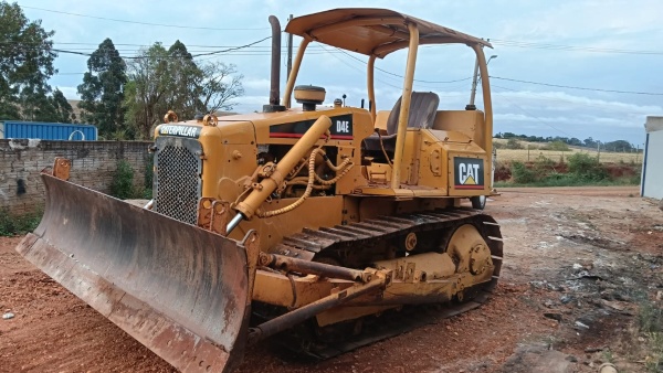 Trator de Esteira Caterpillar D4E ano 1993
