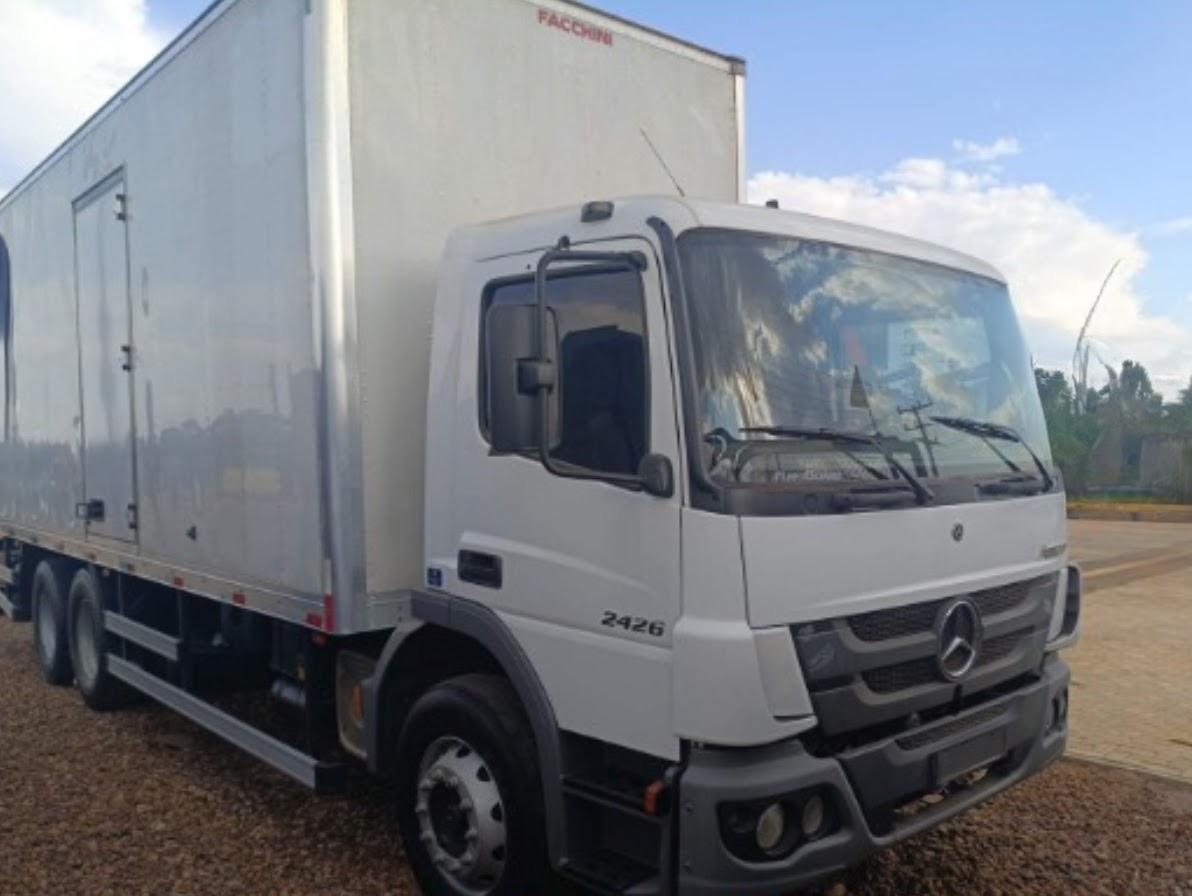 Caminhão Mercedes Benz Atego 2426 ano 2022