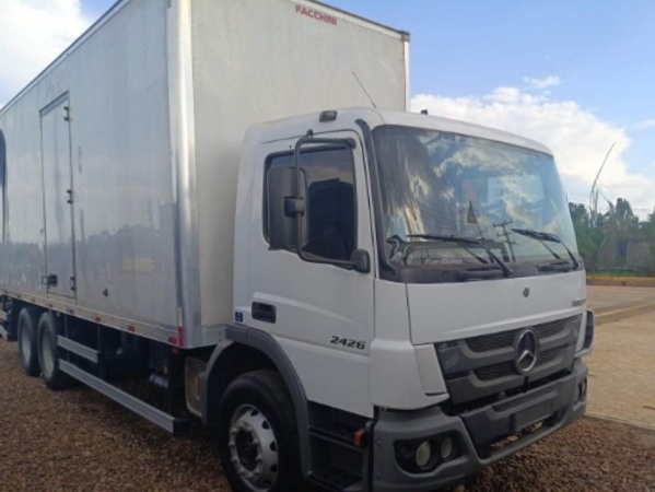 Caminhão Mercedes Benz Atego 2426 ano 2022
