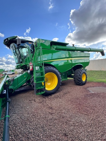 Colheitadeira John Deere S670 ano 2016
