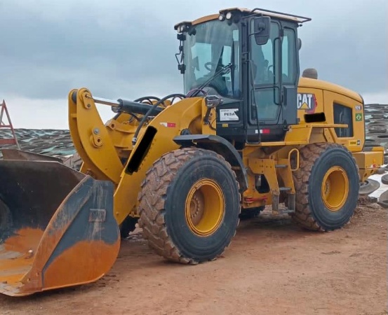 Pá Carregadeira Caterpillar 924 ano 2024