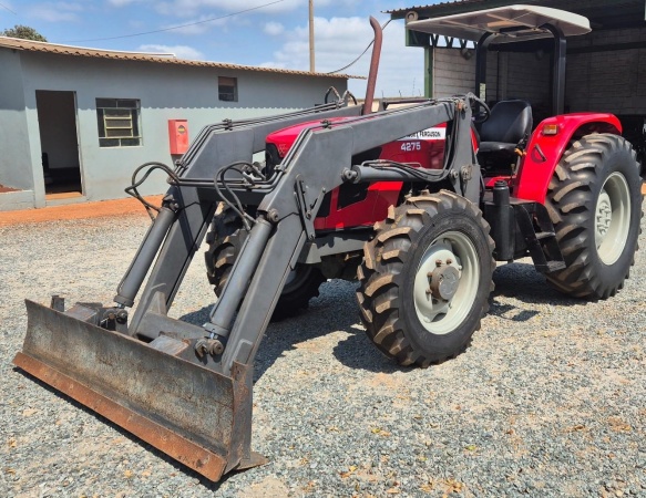 Trator Massey Ferguson MF 4275 ano 2013