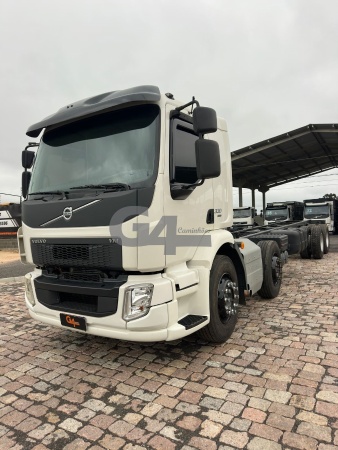 null Volvo VM330 8X2 ano 2018