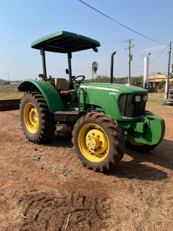 Trator John Deere 5055 ano 2013