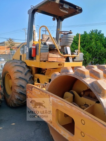 Rolo Compactador Caterpillar CP 533E ano 2008