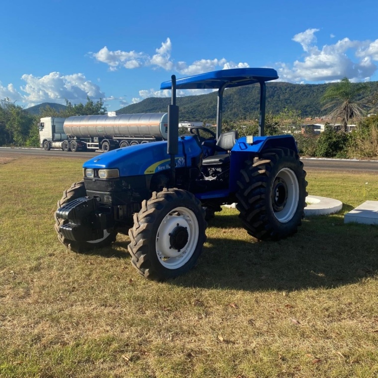Trator New Holland 3840 ano 2013