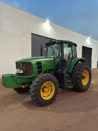 Trator John Deere 6135J ano 2022
