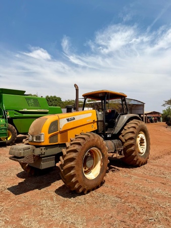 Trator Valtra BH 165 ano 2014