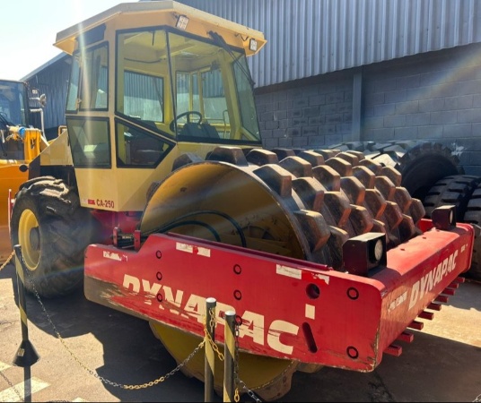 Rolo Compactador Dynapac CA250 ano 2009