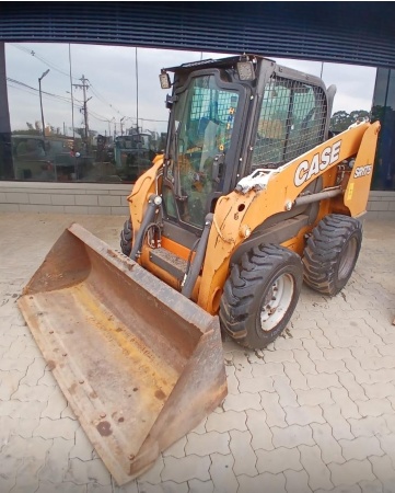 Mini Carregadeira Case SR175 ano 2019