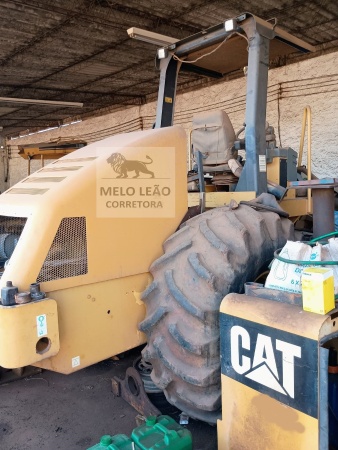 Rolo Compactador Caterpillar CP 533E ano 2007
