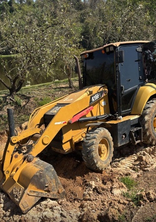Retroescavadeira Caterpillar 416 F2 ano 2019
