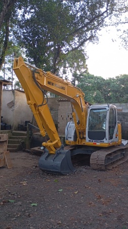 Escavadeira New Holland E135 ano 2013