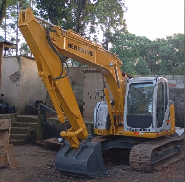 Escavadeira New Holland E135 ano 2013