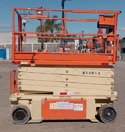 Plataforma JLG 10RS ano 2013