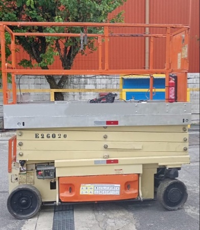 Plataforma JLG 2630ES ano 2013