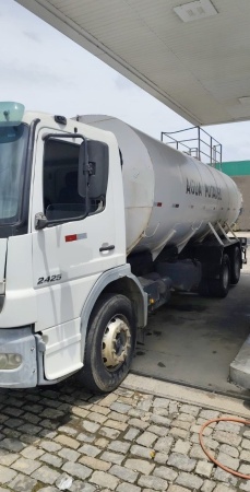 Caminhão Mercedes Benz Atego 2425 ano 2011