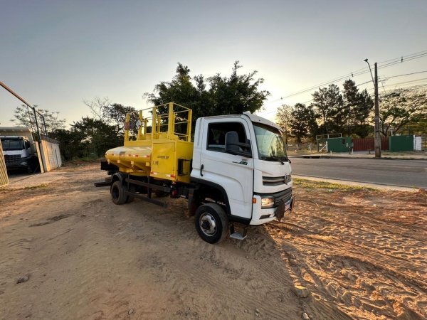 Caminhão Volkswagen 11-180 Delivery 4x4 ano 2023
