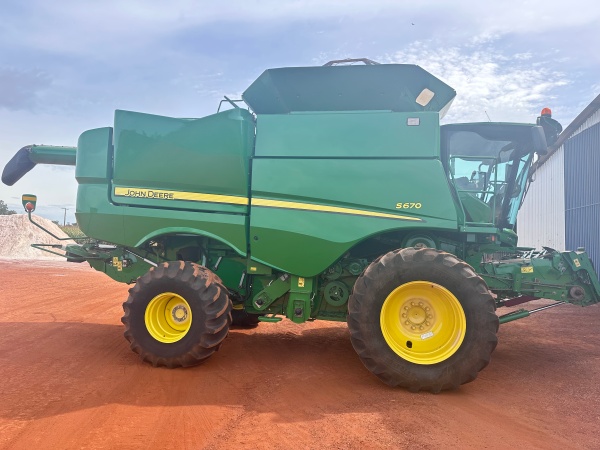 Colheitadeira John Deere S670 ano 2019