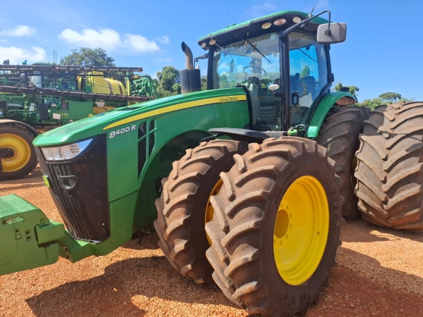 Trator John Deere 8400R ano 2018