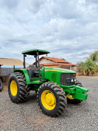 Trator John Deere 6415 ano 2008
