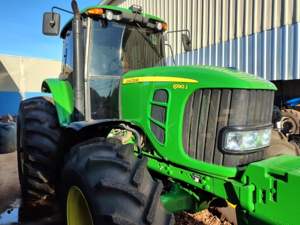 Trator John Deere 6190J ano 2023