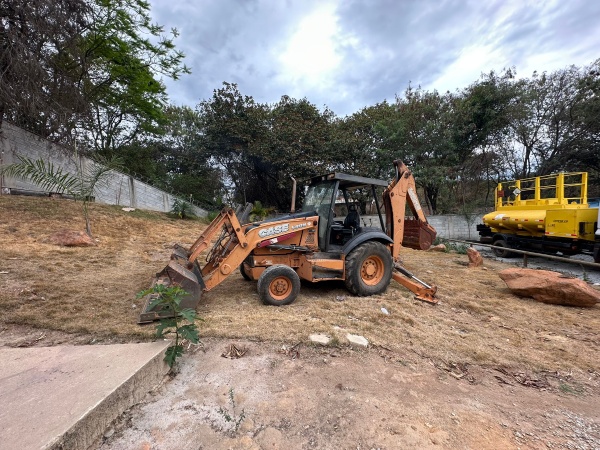 Retroescavadeira Case 580 N  ano 2014