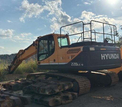 Escavadeira Hyundai R220LC-9 ano 2019