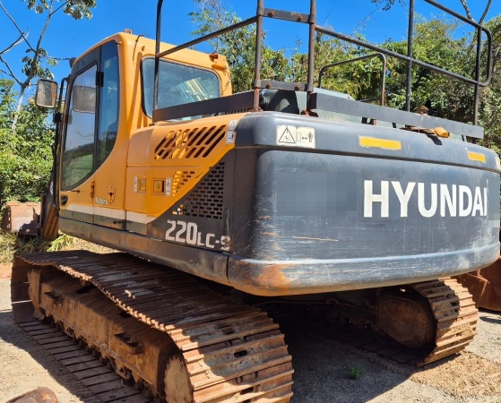 Escavadeira Hyundai R220LC-9 ano 2019