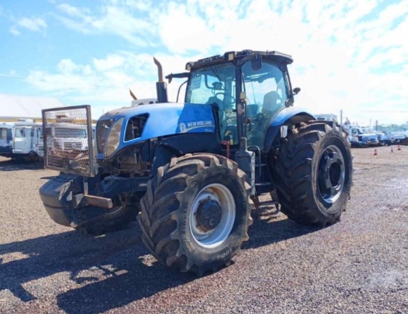 Trator New Holland T7.240 ano 2014 - T7.240 - Máquinas Agrícolas