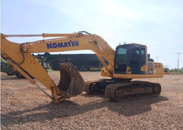 Escavadeira Komatsu PC210 ano 2022