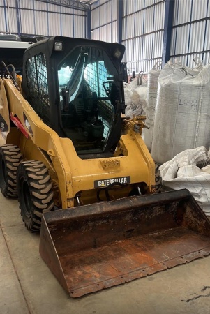 Mini Carregadeira Caterpillar 246C ano 2011 - 246C - Máquinas de Linha Amarela