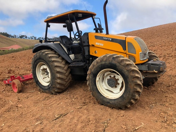 Trator Valtra BM 100 ano 2014