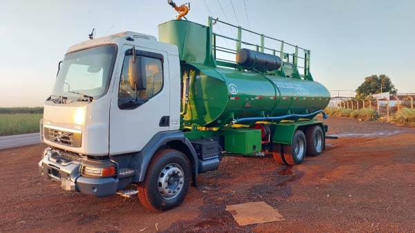 Caminhão Volvo VM 270 ano 2012