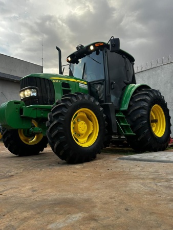 Trator John Deere 6125 J ano 2024