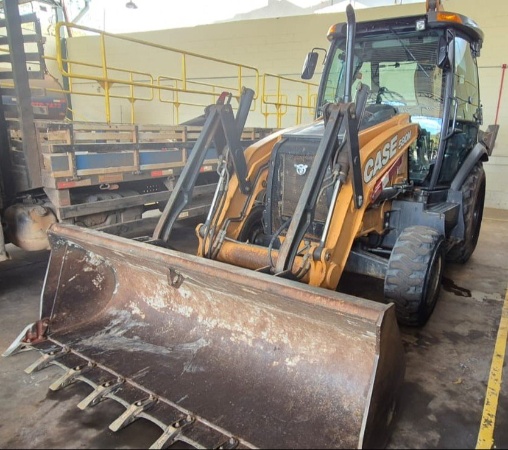 Retroescavadeira Case 580N ano 2019