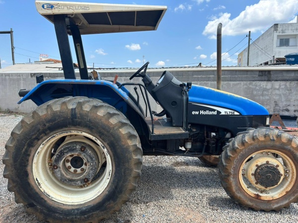 Trator New Holland TL 75E ano 2004