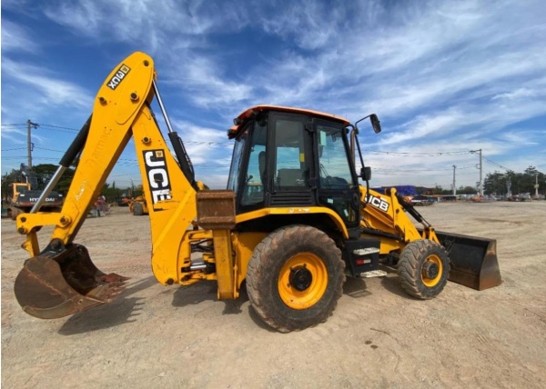 Retroescavadeira JCB 3CX ano 2021