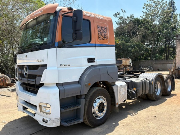 Caminhão Mercedes Benz Axor 2536 ano 2019