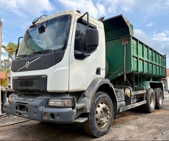 Caminhão Volvo VM 270 ano 2014