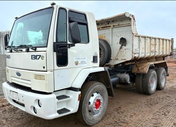 Caminhão Ford Cargo 1317E ano 2008