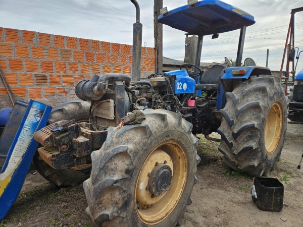 Trator New Holland 7630 ano 2014