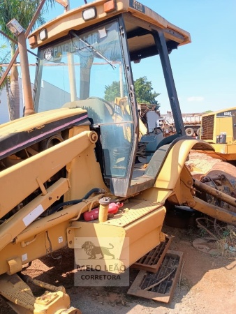 Retroescavadeira Caterpillar 416 ano 2005